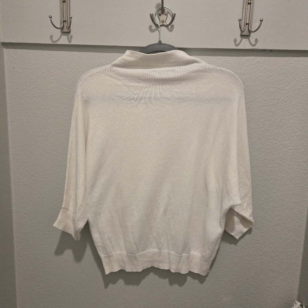 R Label Turtleneck
